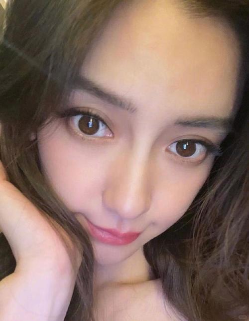 相册里的照片怎样美颜_三星相机美颜功能在哪？如何调节效果？