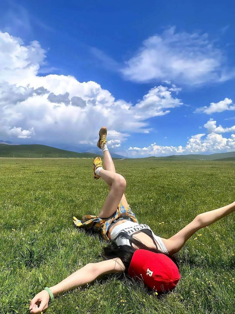 摄影师趴下拍照姿势_手臂姿势与构图技巧