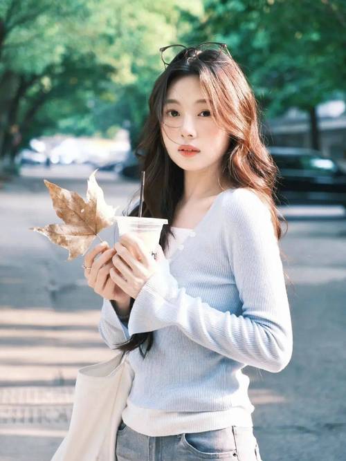 拍照姿势的摆法图片_教你摆出自然优美姿势，拍出美照