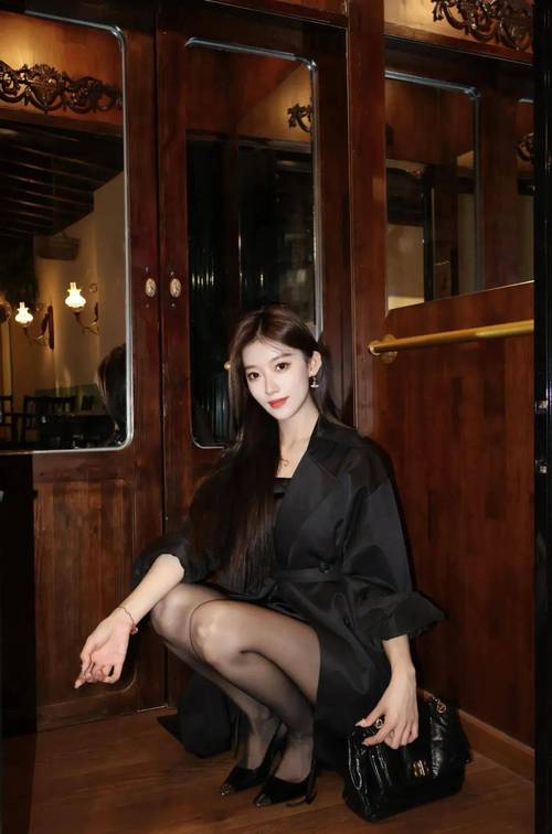 女生怎么拍照片才显骚气_居家拍性感大片？姿势氛围是关键！