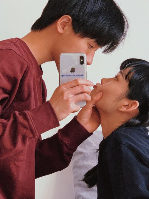 给男摄影师做模特拍照假装情侣_默契互动，捕捉真情瞬间