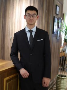 24岁美颜男生照片_美颜是把双刃剑，展现美好也可能掩盖真实