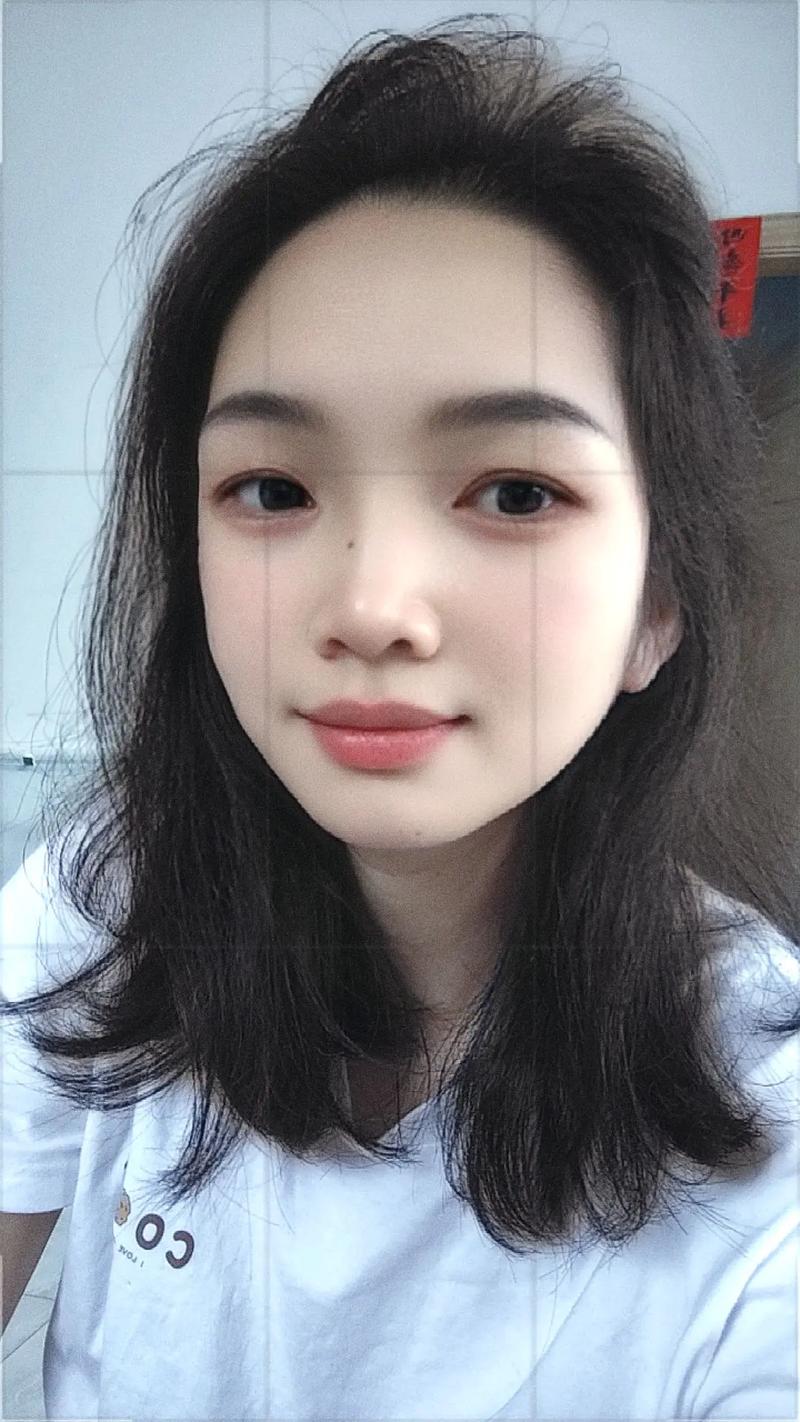 二十七岁女性无美颜照片_关晓彤素颜显老，压力大显岁月痕