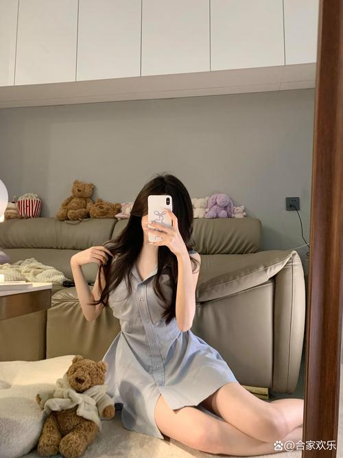 室内拍照穿什么衣服好看_拍照穿浅色衣，显白高级，温馨又好看！
