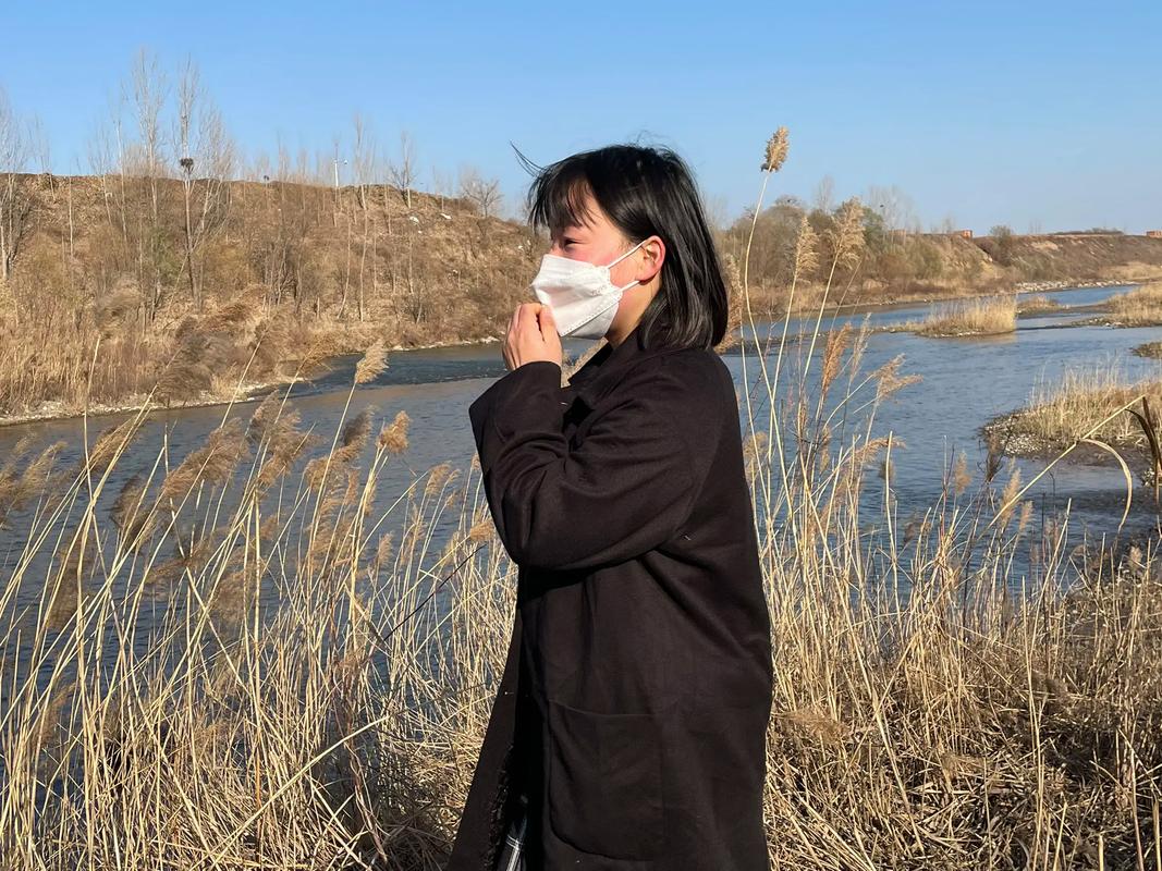 河边怎么拍照好看 姿势_湖边河边拍照姿势分享，轻松拍出好看照片
