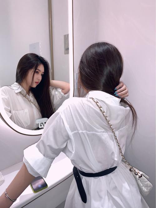 怎样对着镜子拍照_对镜自拍显气质，好姿势+技巧更上镜