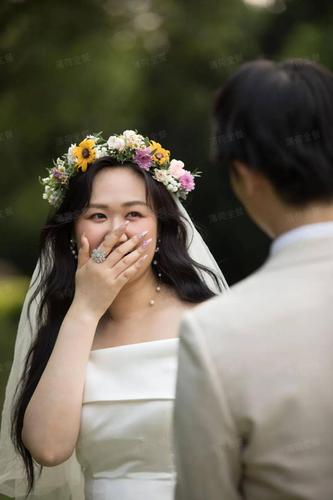 妻子突然变好看了拍照_妻子爆红丈夫惊喜，婚姻更美好