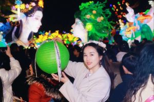 摄影灯会把人照黑吗_摄影灯伤皮肤？紫外线或致黑，注意防护！