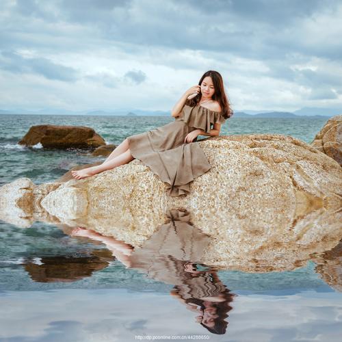 单反海边拍摄人像参数_蓝白海边穿搭拍照技巧