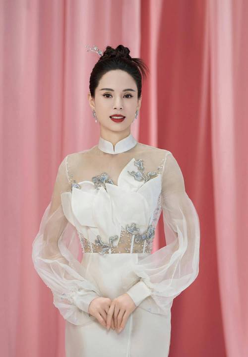 李若彤有六十岁了吗无美颜照片看看_李若彤60岁状态好，被误认40岁，健身饮食积极心态是关键