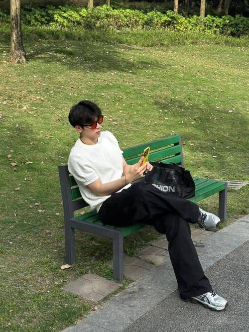 男人拍照姿势大全_随性自信显魅力