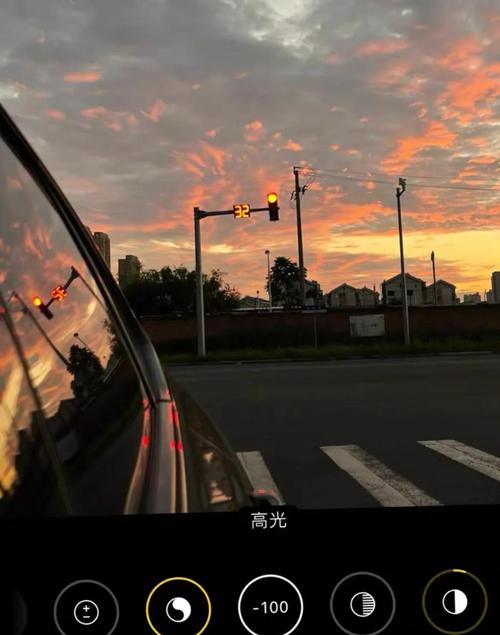 拍照太暗了怎么调亮_光线暗拍照发暗？靠近窗户用闪光灯！