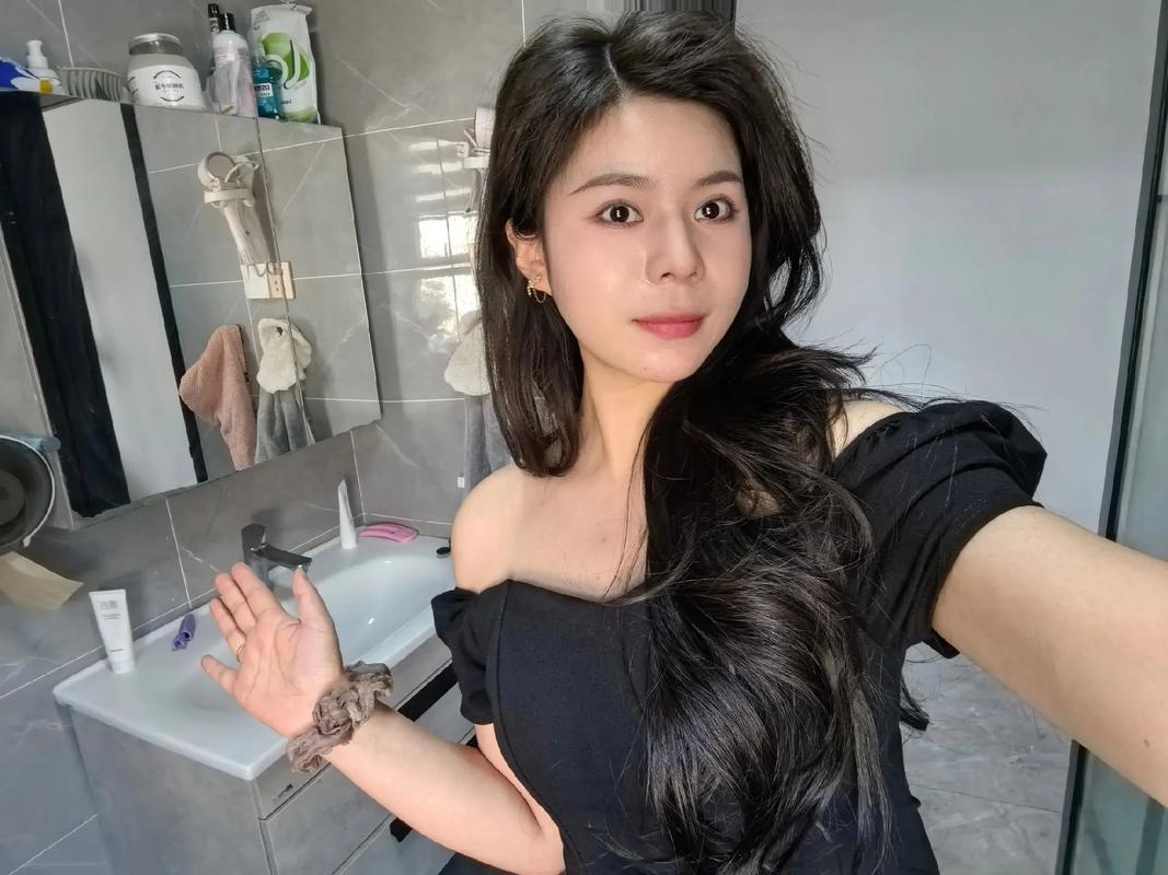 p大本人照片_女大学生P图正流行，适度美颜显自信，但别迷失自我