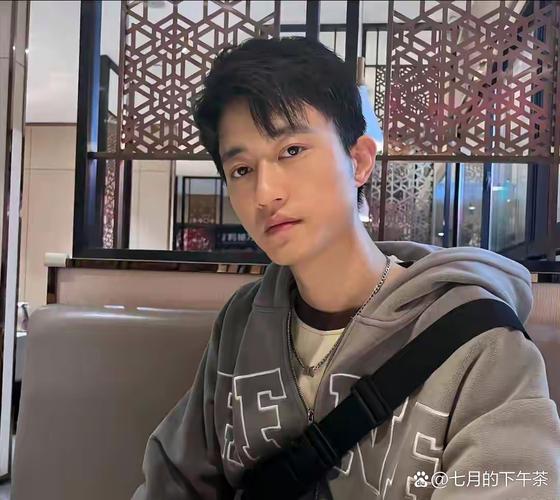 帅哥网图真实照片_别被帅哥网图骗了！