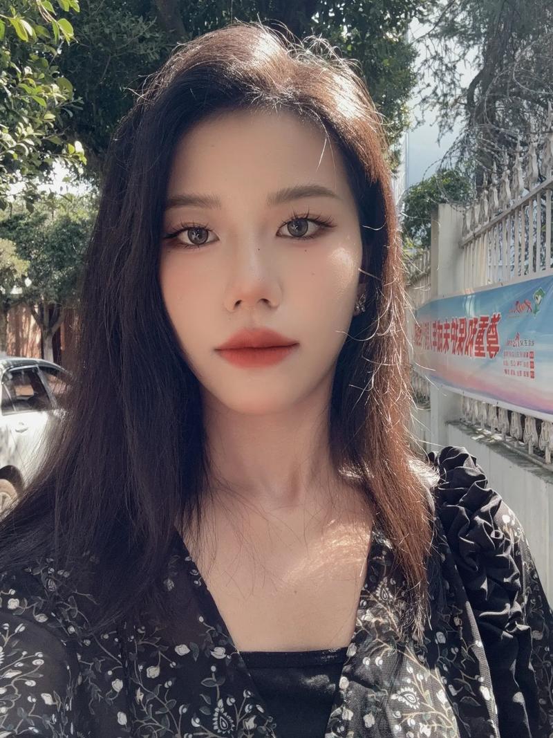 十级美颜带字图片_骨相美与氛围感融合
