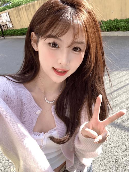 女生半身拍照姿势_阳光半身照侧拍技巧，温柔上镜