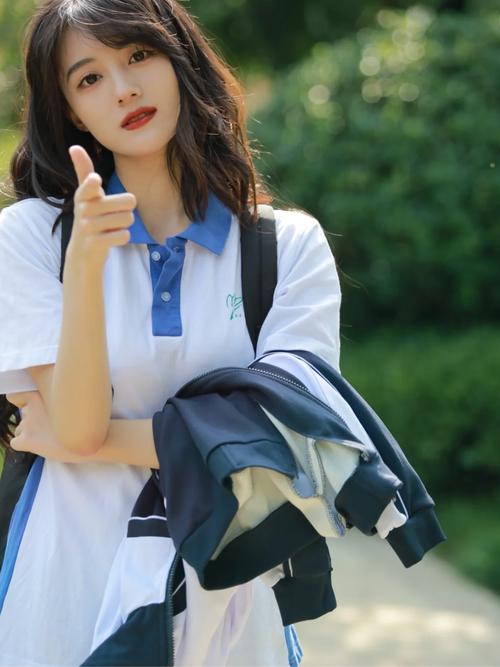 17岁女生拍照帅的pose_自然好看拍照技巧 17岁女生拍照帅的pose_自然好看拍照技巧