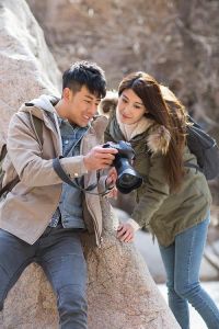两个摄影师一起拍照的背景故事_玛格南并非男性主导，女性力量不容忽视