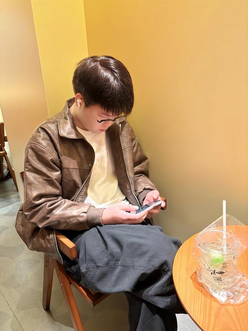 普通人照片真实+男生_朴实担当内在力量