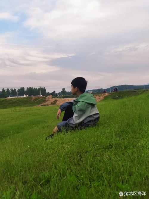 男生户外拍照姿势攻略：自然帅气，简单易学