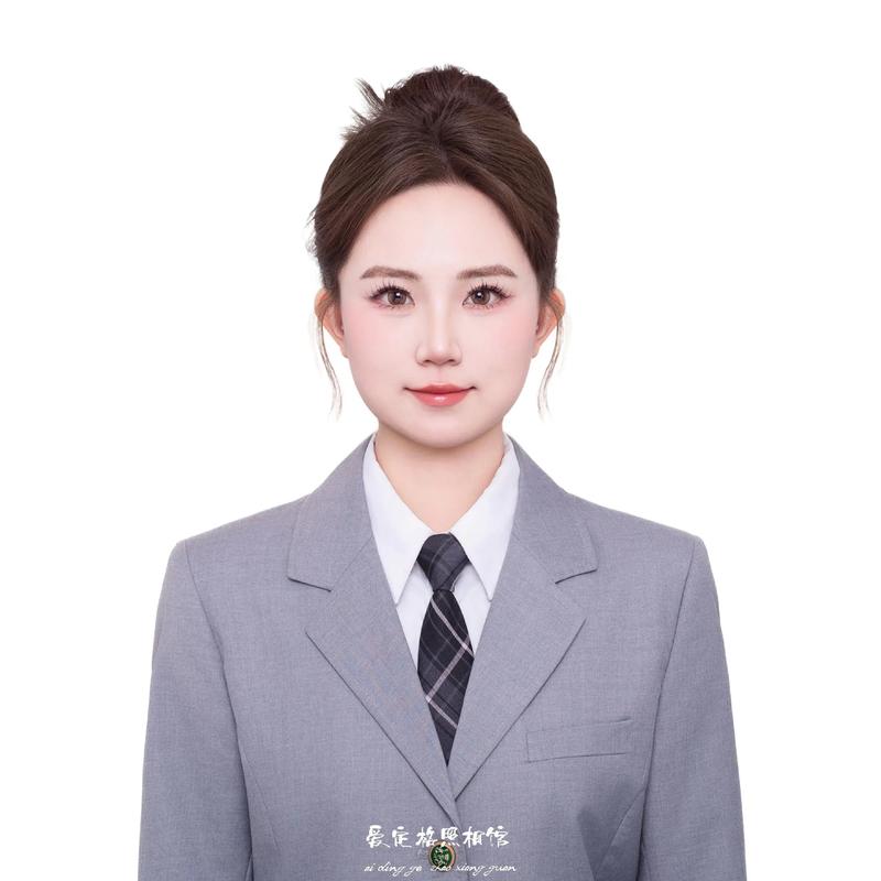 证件照怎么拍好看？注意服装发型妆容姿势