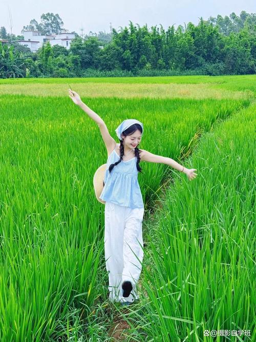 稻田里怎么拍照好看_浅色衣+道具,清晨傍晚光线好 稻田里怎么拍照好看_浅色衣+道具,清晨傍晚光线好