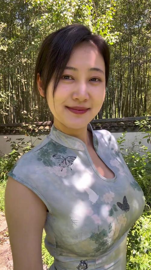 没有美颜女人照片_真实无滤镜美女，缓解容貌焦虑，展现自然之美