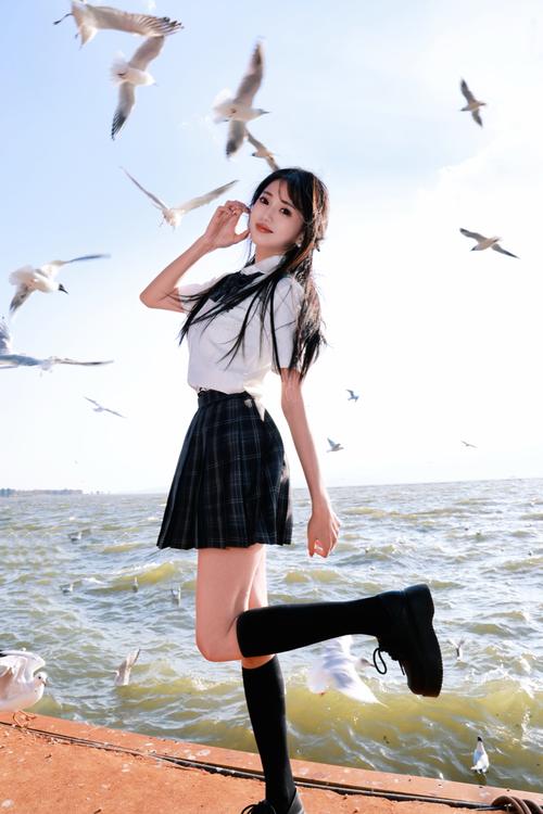 jk女生拍照姿势_放松显自然，穿搭显腿长