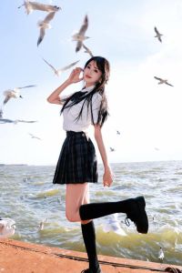 jk女生拍照姿势_放松显自然，穿搭显腿长