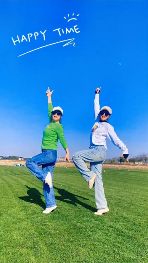我爱拍照游戏姿势图片_创意拍照姿势，乐趣无限！