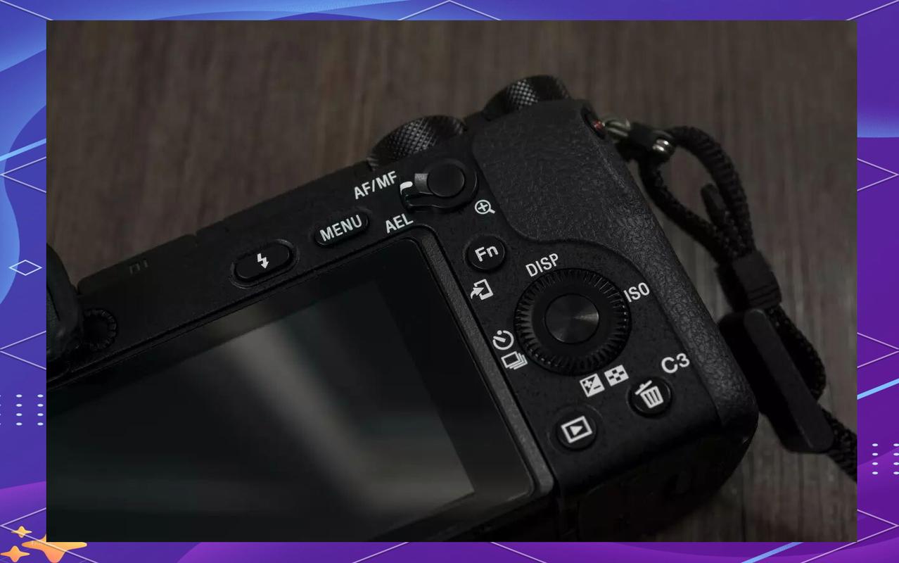 索尼A6500用什么镜头_16-70mm10-18mm24mm定焦56mm定焦