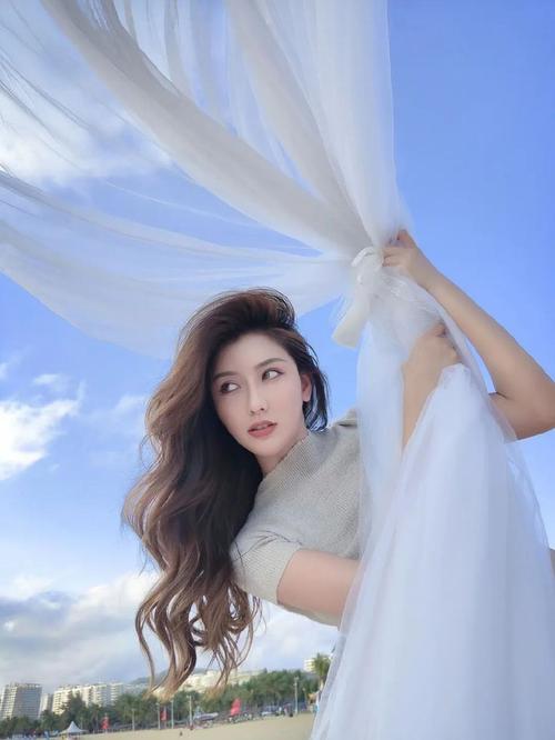 人像摄影姿势引导_公园光影下捕捉唯美瞬间