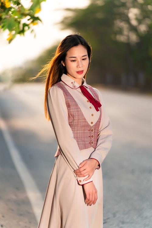 人像摄影素材外拍_壮丽自然背景人像摄影技巧