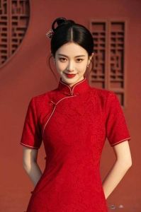 10人红色拍照姿势_秋日红装拍照姿势，展现柔美活力