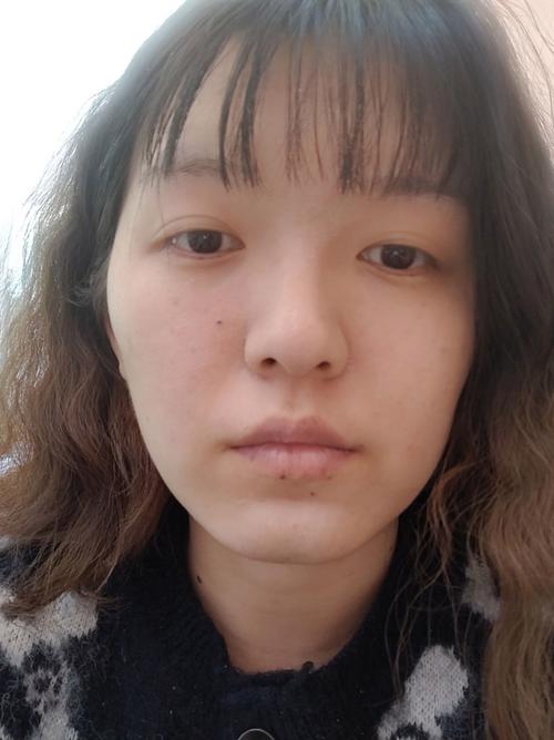 拍照感觉自己脸歪着_拍照脸歪？生理原因多，调整姿势和镜头试试！