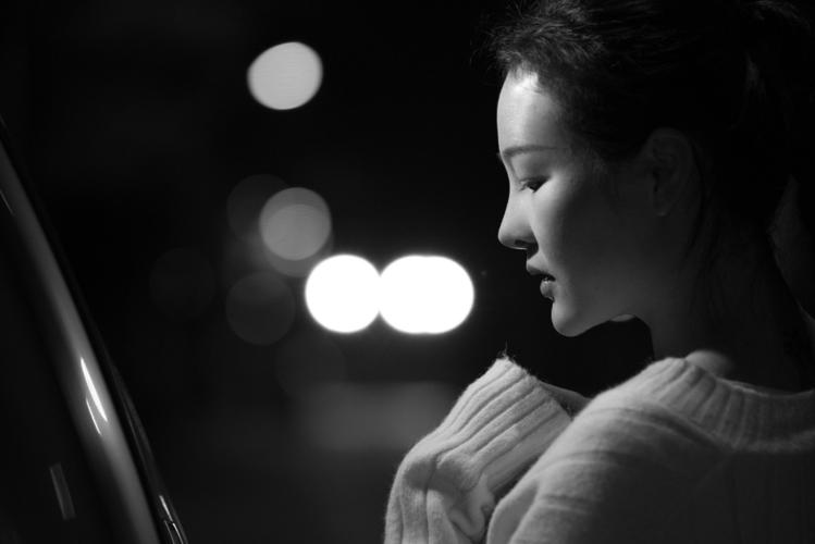 晚上拍的照片人像太黑怎么办_夜景逆光人像怎么拍出脸？