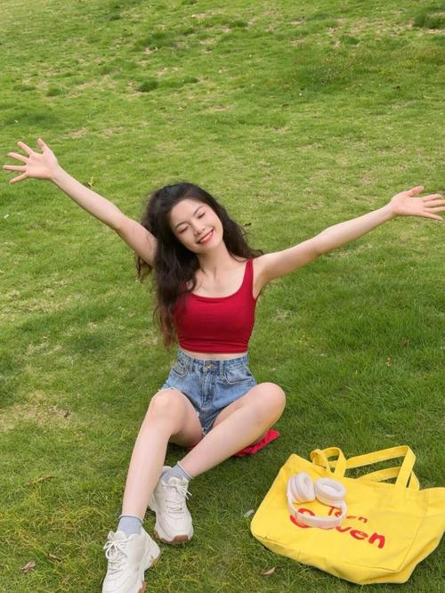 拍照坐姿动作_单手托腮拍照显脸小，甜美慵懒轻松拍