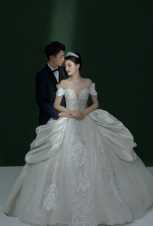 婚纱摄影高端系列_高端定制婚纱照，个性故事专业拍