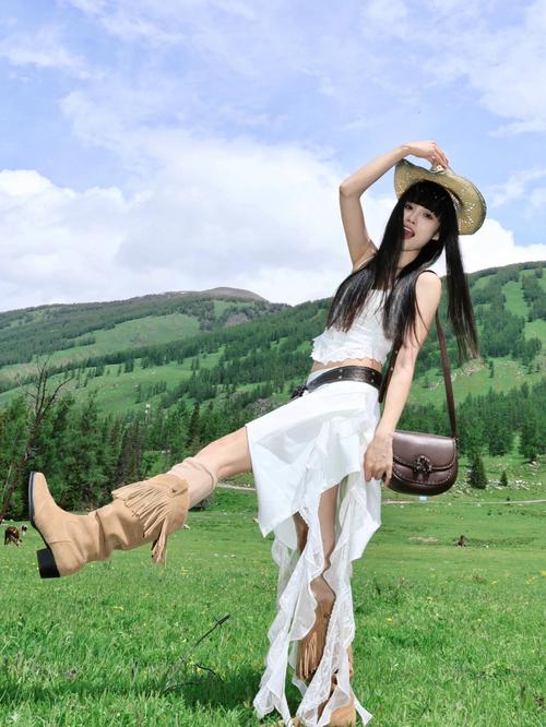 阴天草原拍照的经典姿势_草原阴天拍照姿势，展现不同感觉