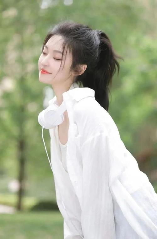 长得一般拍照好看_普通女孩拍照好看靠什么？骨相+妆容+自信