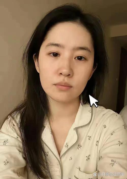 女孩子正脸照片没有开美颜的_真实美更受欢迎，素颜自信最动人