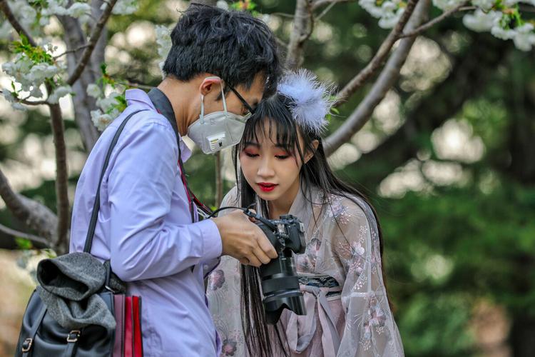 女朋友单独和男摄影师去拍照_如何与女友沟通这件事？