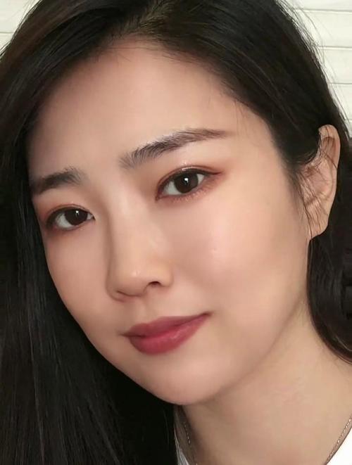 女孩子正脸照片没有开美颜的_真实美更受欢迎，素颜自信最动人