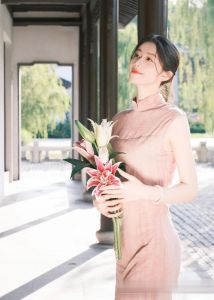 人像摆姿100例_站姿坐姿手姿要注意！