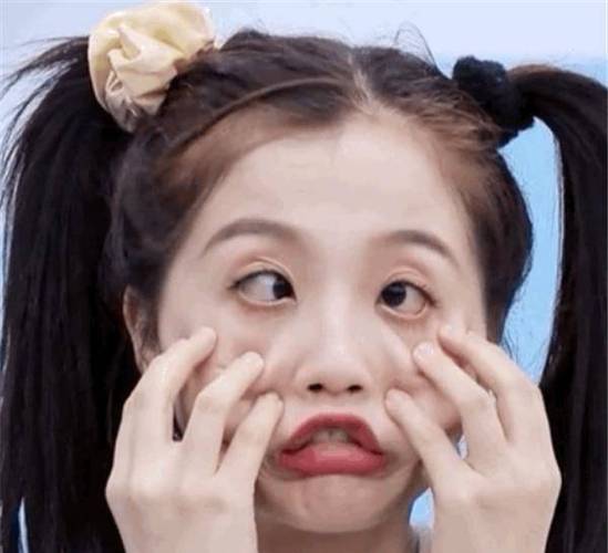 女生每次拍照面不表情很难看怎么处理_自信快乐拍出好照片