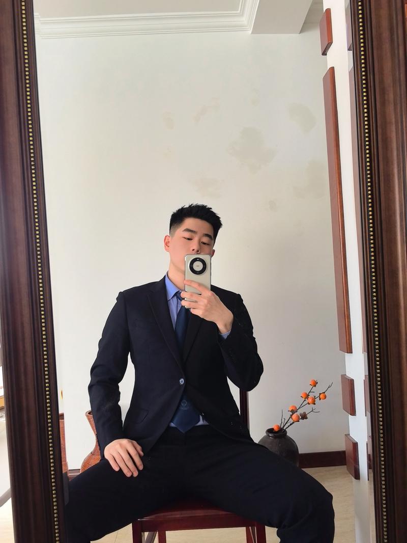 男士自拍怎么样摆姿势拍照好看_自拍练上镜，找角度表情好
