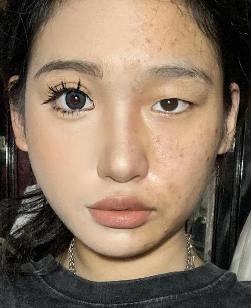 开美颜与不开美颜图片对照_美颜滤镜让人失真？明星程潇直播引热议！