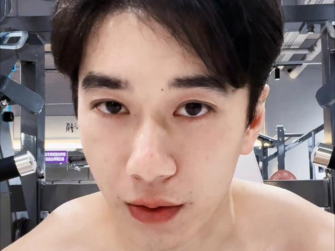 40岁无美颜男照片_别被网络滤镜骗了