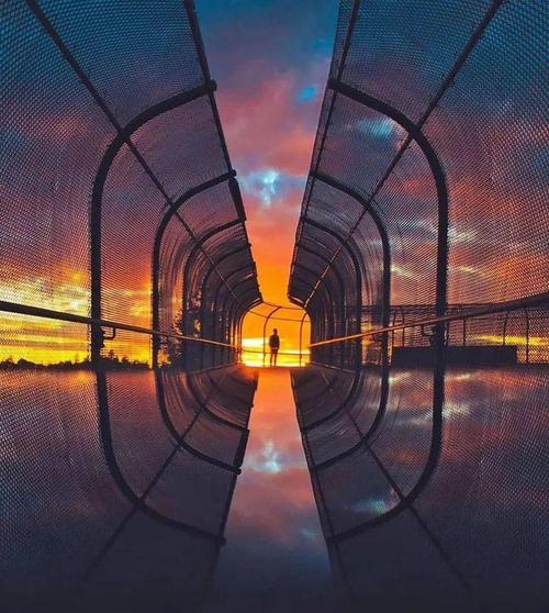 摄影构图封面的图片_简洁线条色彩构图，吸引眼球显创意